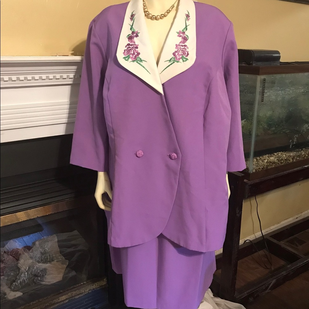 Plus size skirt suit